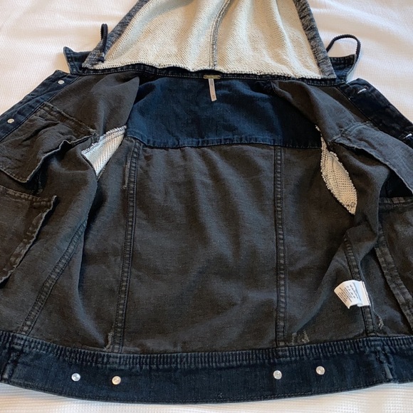 Free People Woman’s Black Distressed Denim Jacket With Removable Hoodie Size XS - Picture 6 of 12